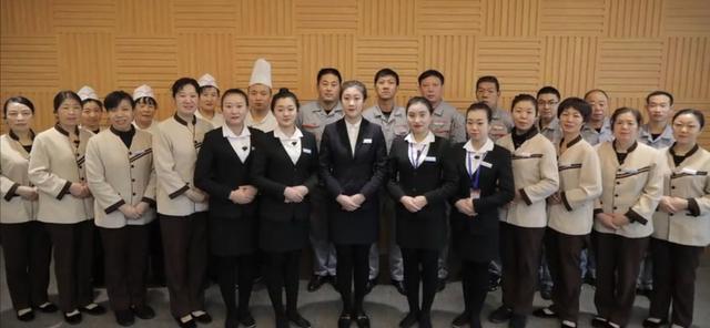 單位食堂還有這樣的服務(wù)標(biāo)準(zhǔn)?鲅魚(yú)圈皇家園林物業(yè),請(qǐng)了解一下!